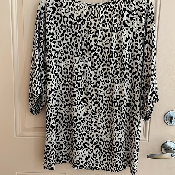 Criss Cross leopard print blouse size large - Picture 8 of 10